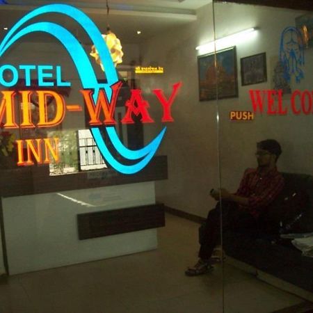 Hotel Mid - Way Inn Gandhinagar Bagian luar foto