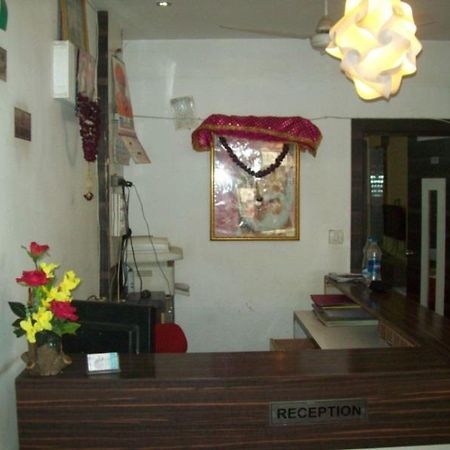 Hotel Mid - Way Inn Gandhinagar Bagian luar foto