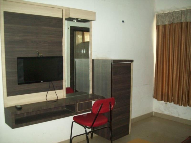 Hotel Mid - Way Inn Gandhinagar Bagian luar foto